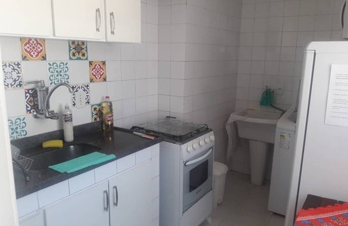 Santa Teresa Apartment | Cozy Bella Lapa: Family-Friendly with Wi-Fi & Breakfast