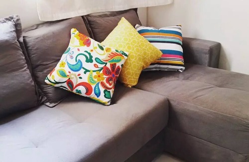 Santa Teresa Apartment | Cozy Bella Lapa: Family-Friendly with Wi-Fi & Breakfast