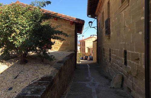 Zarraton Villa | Historic Bella Property with Spa and Breakfast Included