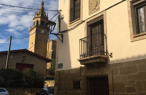 Zarraton Villa | Historic Bella Property with Spa and Breakfast Included