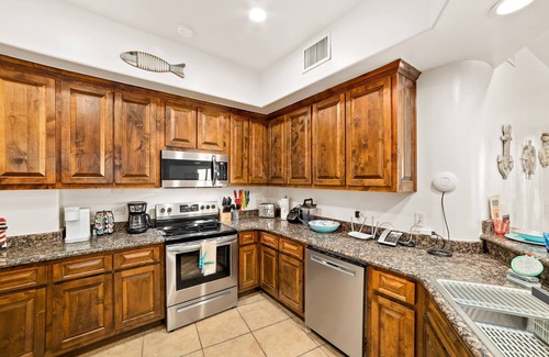 Sandy Beach Condo | Bella Sirena Ocean View Retreat with Spa & Hot Tub