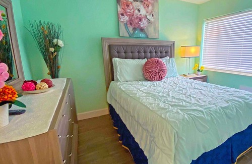 St. Pete Beach Hotel | Discover Bella Sirena Inn: Family-Friendly & Poolside Retreat