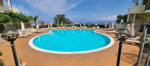 Pizzo Apartment | Family-Friendly Bella Sorella with Oceanfront Pool Access