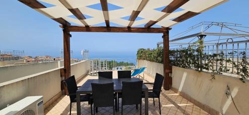 Pizzo Apartment | Discover Bella Sorella View: Oceanfront Family Retreat