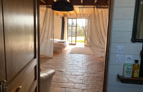 Fourques Bed & Breakfast | Experience Bella Vida: Pet-Friendly Retreat with 9.3 Rating