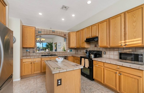 The Bluffs House | Tranquil Bella View Resort: Relax in Style with Exclusive Amenities