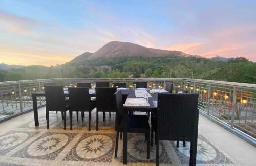 Coron Resort | Pet-Friendly Bella Villa Coron with Oceanfront Spa & Views