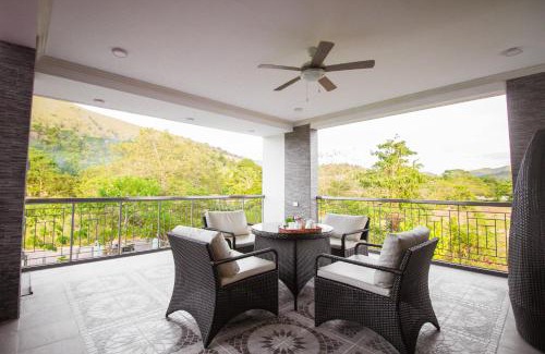 Coron Resort | Pet-Friendly Bella Villa Coron with Oceanfront Spa & Views