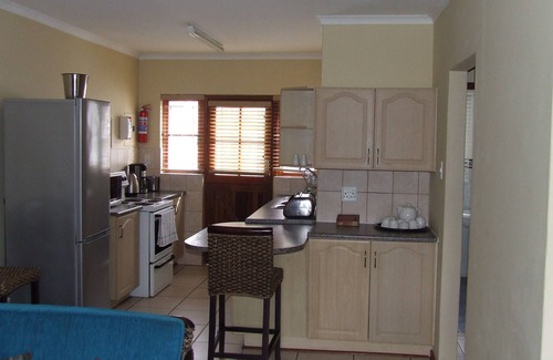 Jeffreys Bay Cottage | Relax at Bella Vista 4, Wavecrest - Pool & Family Friendly