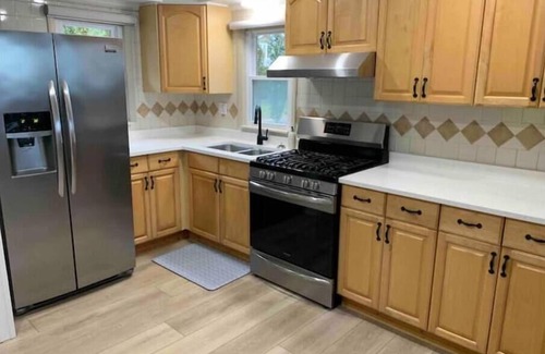 Kingsville Cottage | Bella Vista - Cedar Island: Lakefront Oasis with Spa & Pool