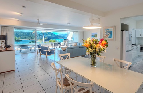 Hamilton Island Apartment | Bella Vista East 5: Oceanview Apartment with Pool Access