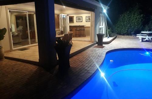 La Lucia House | Tranquil Bella Vista Guest House with Ocean View & Pool