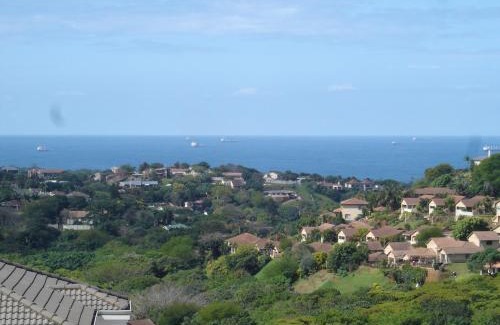 La Lucia House | Tranquil Bella Vista Guest House with Ocean View & Pool