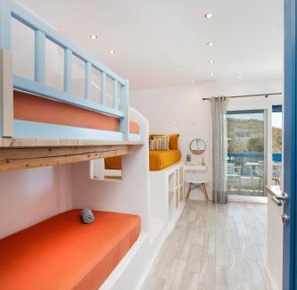 Moutsouna Apartment | Discover Bella Vista Mare: Oceanfront Family Retreat