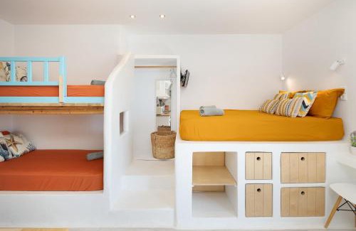 Moutsouna Apartment | Discover Bella Vista Mare: Oceanfront Family Retreat