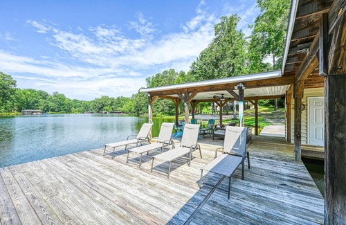 Mineral House | Bella Vita: Ocean View Retreat with Private Beach Access