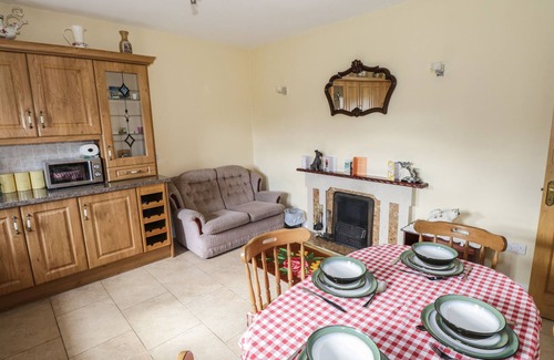 Ballysadare Cottage | Welcoming BELLADRIHID COTTAGE: Pet-Friendly Retreat