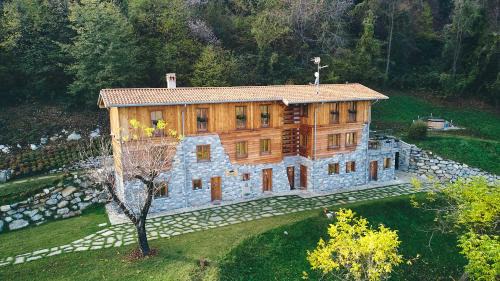 Civenna Ski Chalet | Discover Bellagio Baita: Family-Friendly Stay with Pool