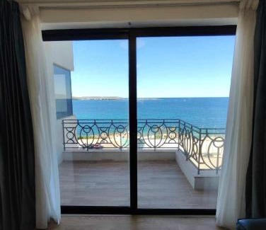 Qawra Apartment | Oceanfront Bliss at Bellagio Seafront Apartment
