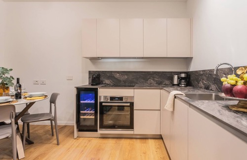 Como Apartment | Bellagio Suite - One Bedroom Apartment, Sleeps 4