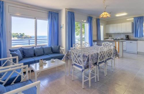 Llanca House | Seaside Casa en Llançà: Ideal for Families and Pets