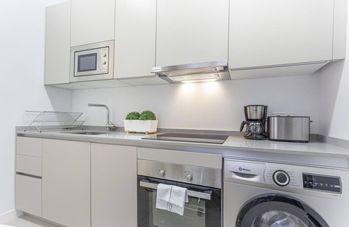 Cortes Apartment | Guest Rated 10/10: Bellas Artes II Apartment in Madrid