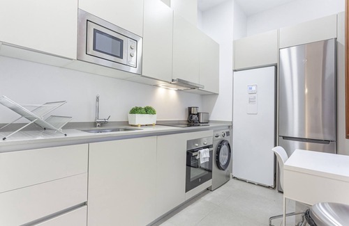 Cortes Apartment | Guest Rated 10/10: Bellas Artes II Apartment in Madrid