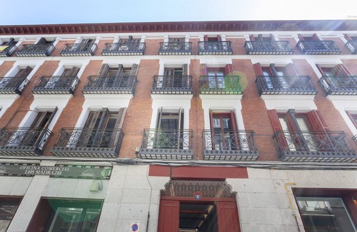 Cortes Apartment | Guest Rated 10/10: Bellas Artes II Apartment in Madrid