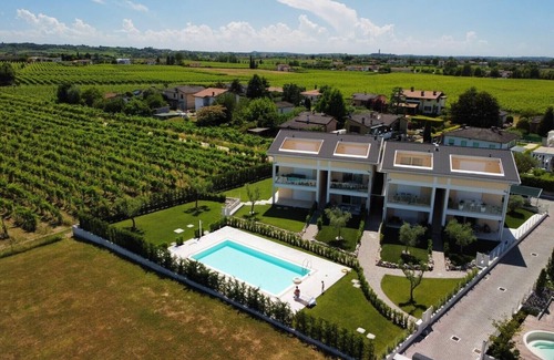 San Benedetto di Lugana Apartment | Bellavista Apartment: Scenic Lake Views & Family-Friendly Stay