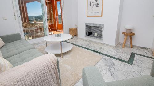 Puerto de la Duquesa Apartment | Experience Bellavista 5E: Ocean View and Private Beach