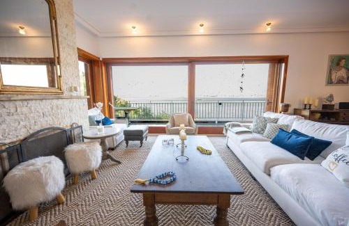 Limni Vouliagmenis Villa | Relax at Bellavista with Pet-Friendly Amenities & 9.3 Rating