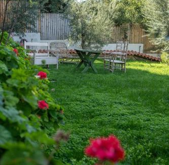 Limni Vouliagmenis Villa | Relax at Bellavista with Pet-Friendly Amenities & 9.3 Rating