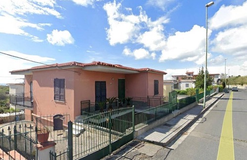 Bacoli House | Ideal Bellavista Home with Pool and Kitchen Amenities