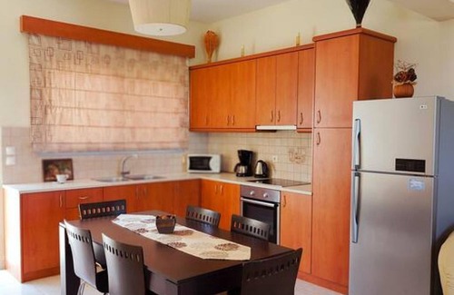 Monolithos House | Family-Friendly Bellavista House with Kitchen in Monolithos