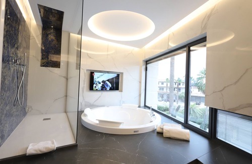 Marina di Varcaturo Hotel | Experience Comfort at Bellavista: Pool, Spa & Breakfast