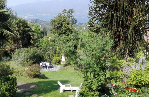 Porto Valtravaglia Apartment | Bellavista: Scenic Lake View with Balcony and Garden