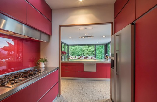 Fernhill House | Bellbrae Hotel: Lakeviews, Spa Pool & Private Sauna Awaits