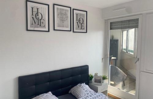 Center Bed & Breakfast | Comfortable Room in EVRY Near RER Station - Family-Friendly