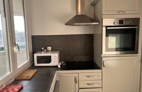 Center Bed & Breakfast | Comfortable Room in EVRY Near RER Station - Family-Friendly
