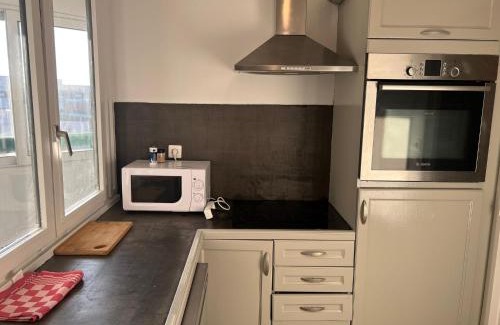 Center Bed & Breakfast | Comfortable Room in EVRY Near RER Station - Family-Friendly
