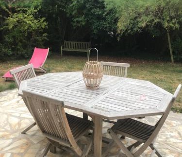 Vaureal House | Inviting Private Room in Cergy Near RER A and Golf Course