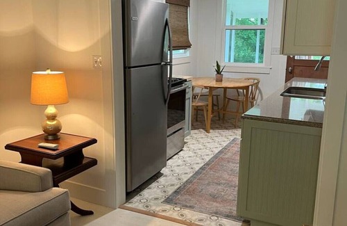 Eagle Rock Cottage | Inviting Lakefront Retreat with Swimming, Kayaking & Fishing