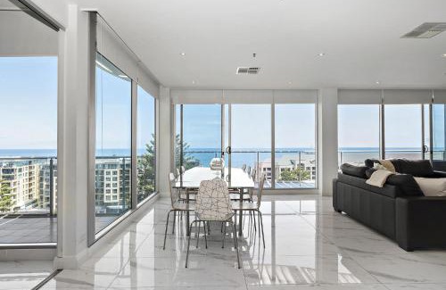 Glenelg Apartment | Elegant Glenelg Skyline Penthouse with Private Pool