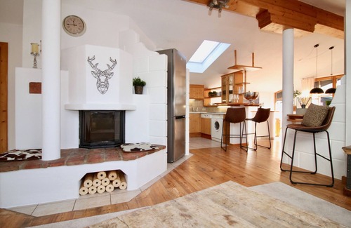Kitzbuehel Apartment | Stylish Belle Kitz Townhouse with Kitchen & Breakfast