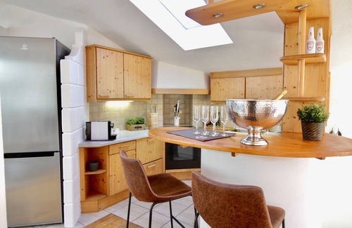 Kitzbuehel Apartment | Stylish Belle Kitz Townhouse with Kitchen & Breakfast