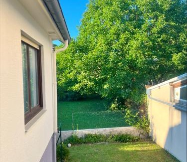 Bezannes House | Charming Home with Garden - Perfect for Families & Pets!