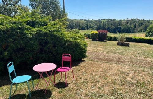Cressat House | Nature Retreat for 4-8 Guests with Large Garden Oasis