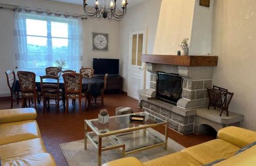 Cressat House | Nature Retreat for 4-8 Guests with Large Garden Oasis