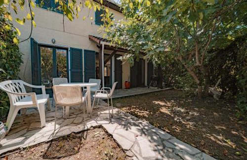 Bordeaux Villa | Oceanfront Maison et Jardin at Pessac University Campus