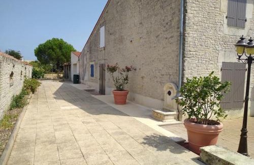 Ferrieres House | Family-Friendly Retreat Close to La Rochelle's Attractions